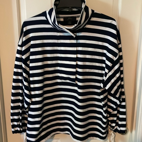 Cute striped lightweight pullover. Soft and like a favorite sweatshirt - Picture 1 of 4